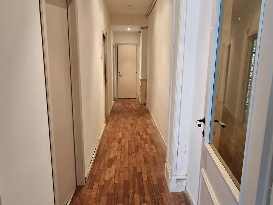 Immagine 7 di Locale commerciale in vendita  a Pontedera