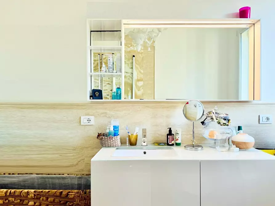 Immagine 15 di Casa indipendente in vendita  a Pietrasanta