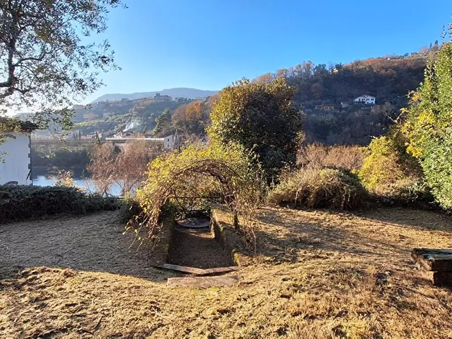 Immagine 11 di Villa in vendita  a Borgo A Mozzano