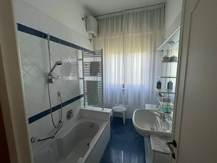 Immagine 9 di Villa in vendita  a Pietrasanta