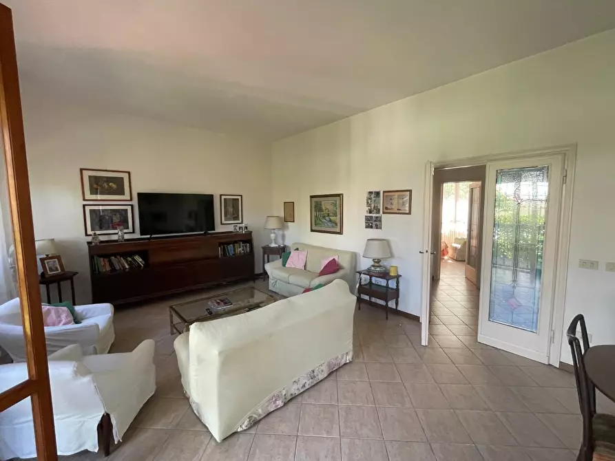 Immagine 3 di Villa in vendita  a Pietrasanta