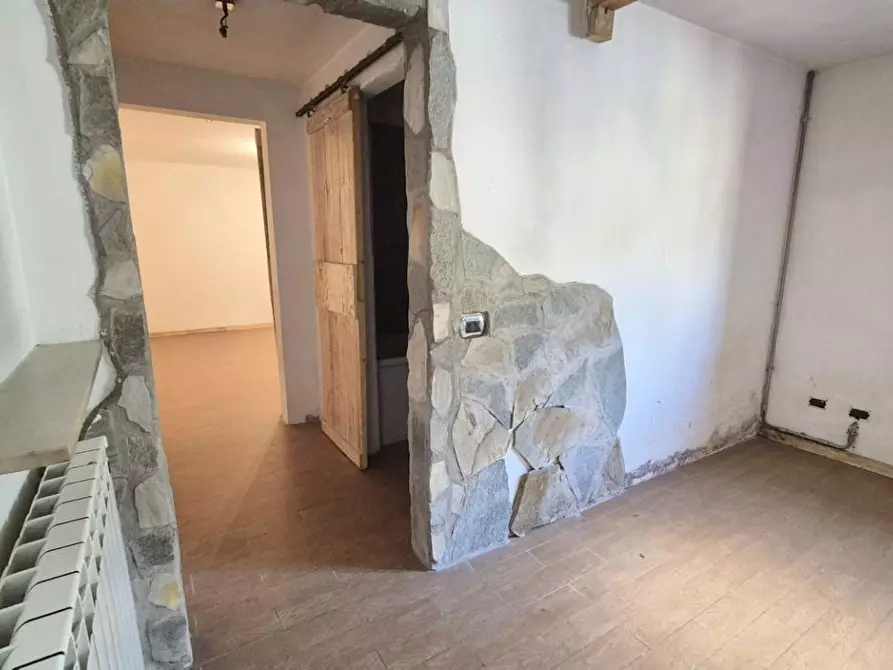 Immagine 37 di Casa colonica in vendita  a Camaiore