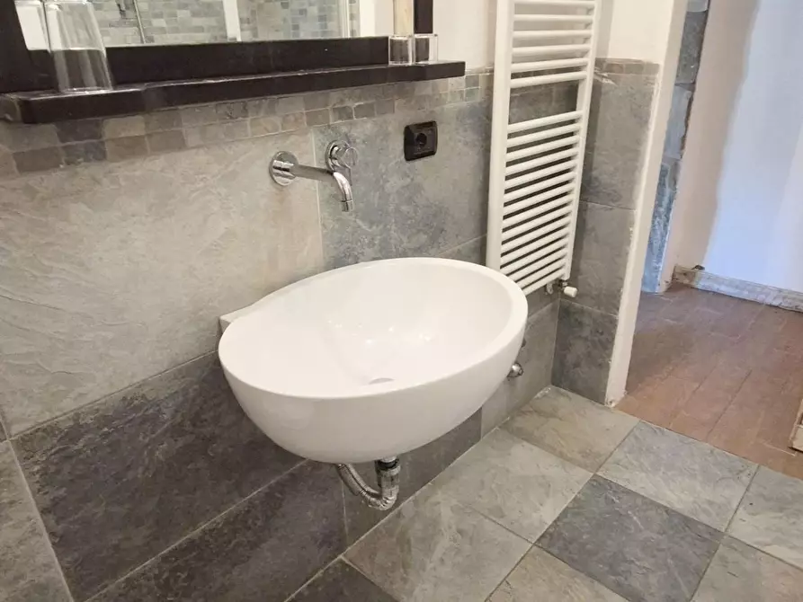 Immagine 63 di Casa colonica in vendita  a Camaiore