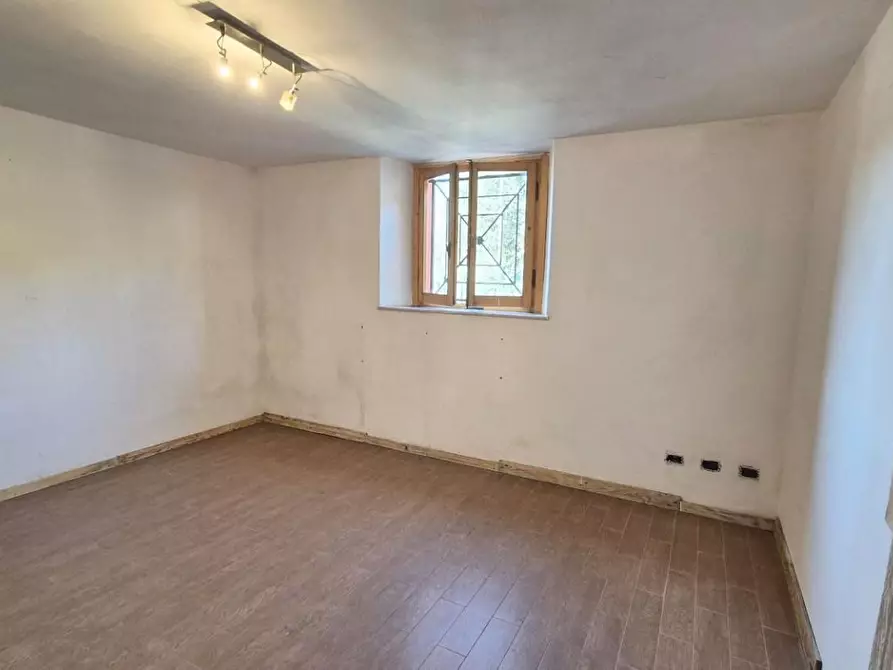 Immagine 52 di Casa colonica in vendita  a Camaiore