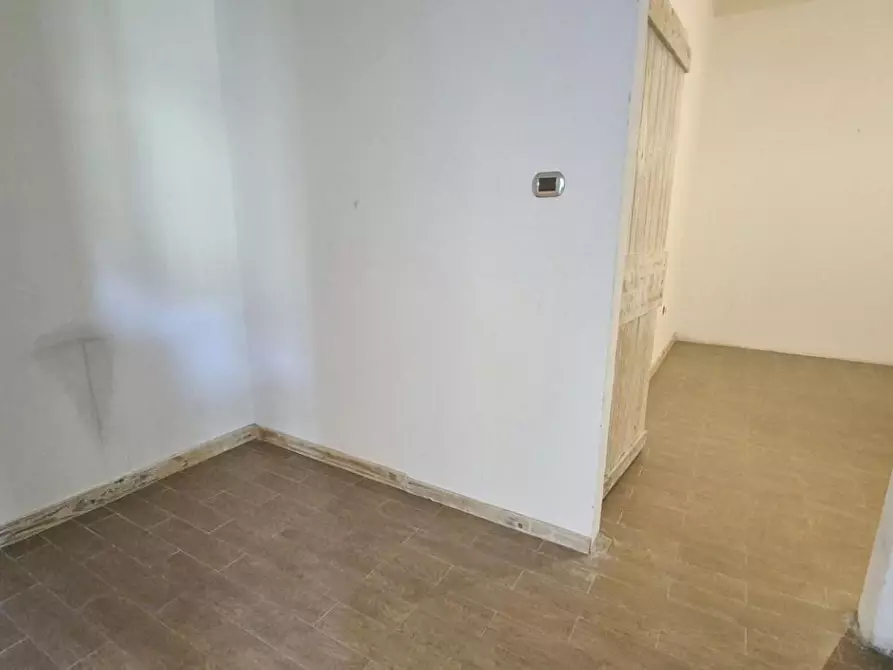 Immagine 99 di Casa colonica in vendita  a Camaiore