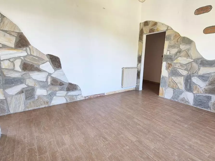 Immagine 97 di Casa colonica in vendita  a Camaiore