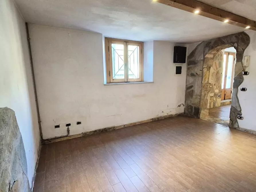 Immagine 38 di Casa colonica in vendita  a Camaiore