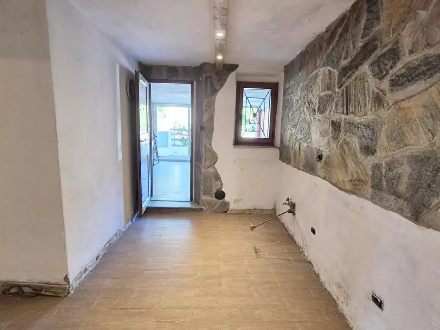 Immagine 28 di Casa colonica in vendita  a Camaiore