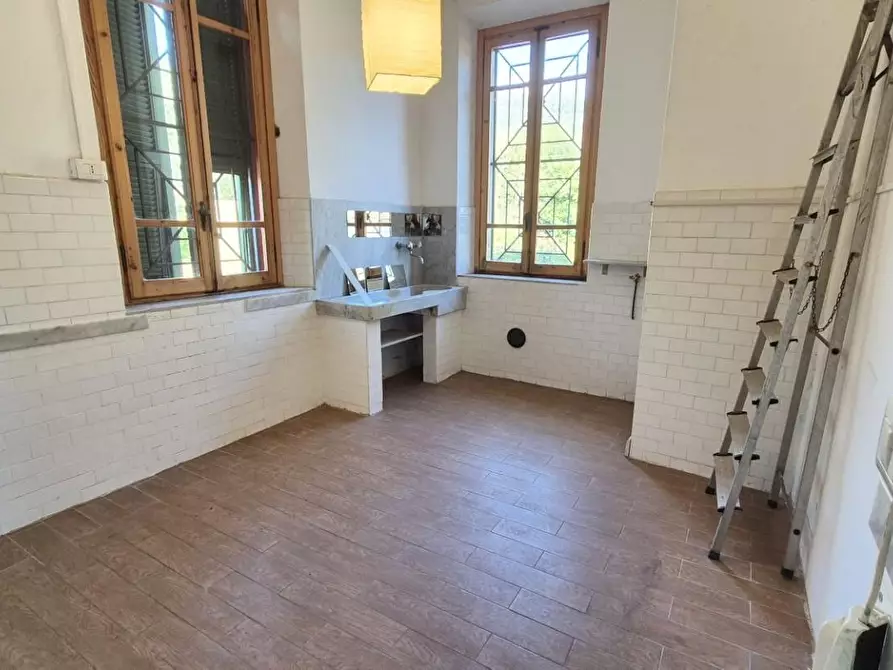 Immagine 78 di Casa colonica in vendita  a Camaiore