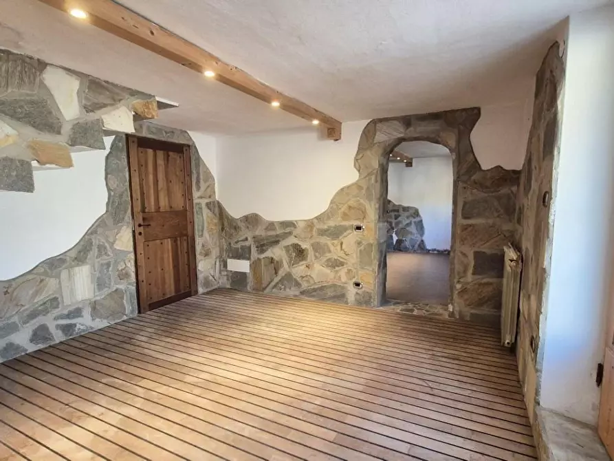 Immagine 47 di Casa colonica in vendita  a Camaiore