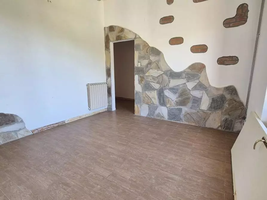 Immagine 98 di Casa colonica in vendita  a Camaiore
