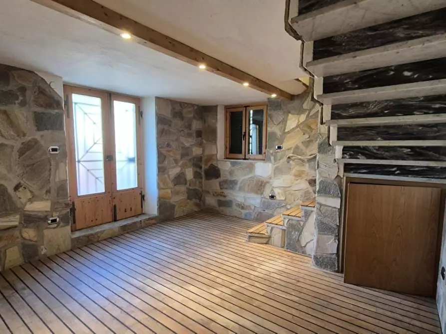 Immagine 42 di Casa colonica in vendita  a Camaiore