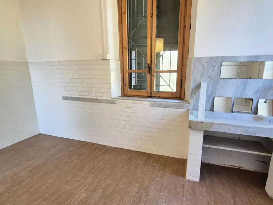 Immagine 84 di Casa colonica in vendita  a Camaiore