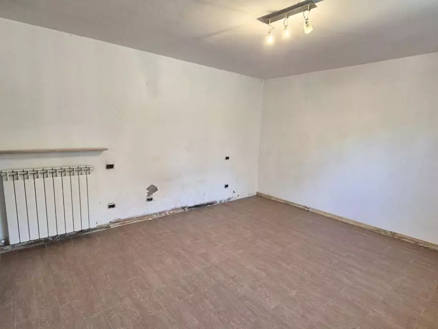 Immagine 55 di Casa colonica in vendita  a Camaiore