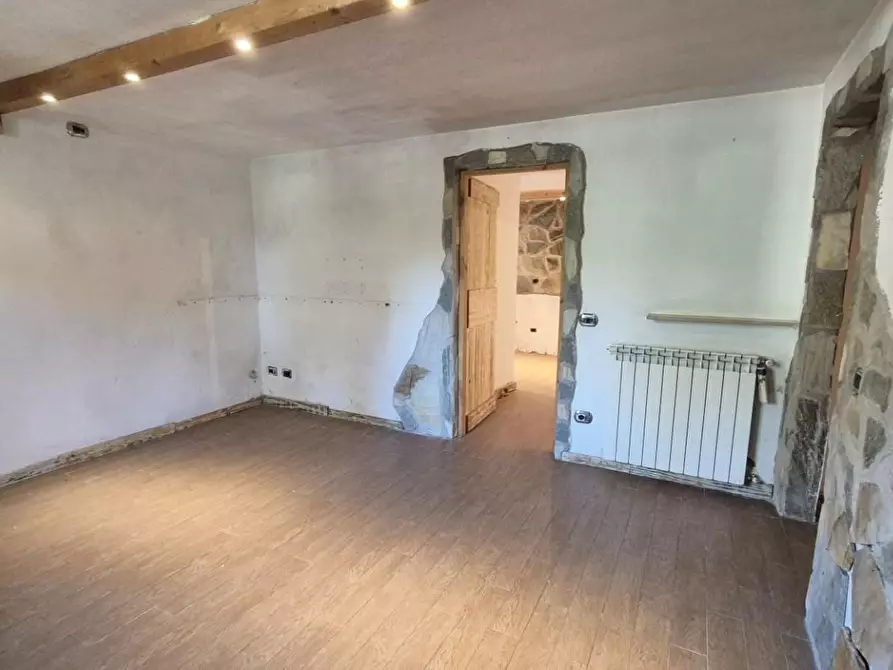 Immagine 35 di Casa colonica in vendita  a Camaiore