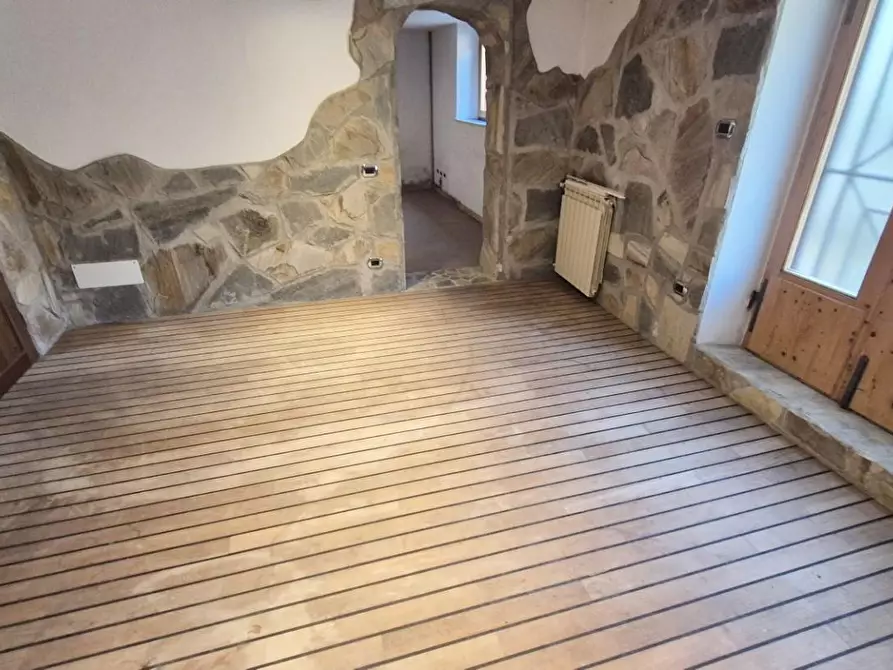 Immagine 137 di Casa colonica in vendita  a Camaiore