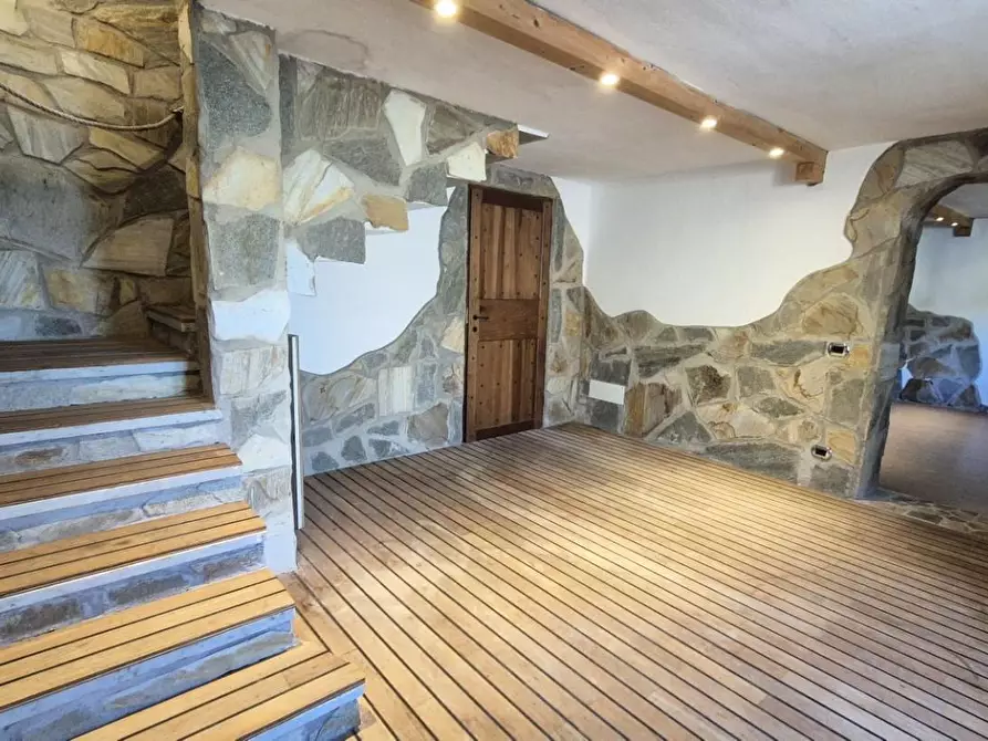 Immagine 41 di Casa colonica in vendita  a Camaiore