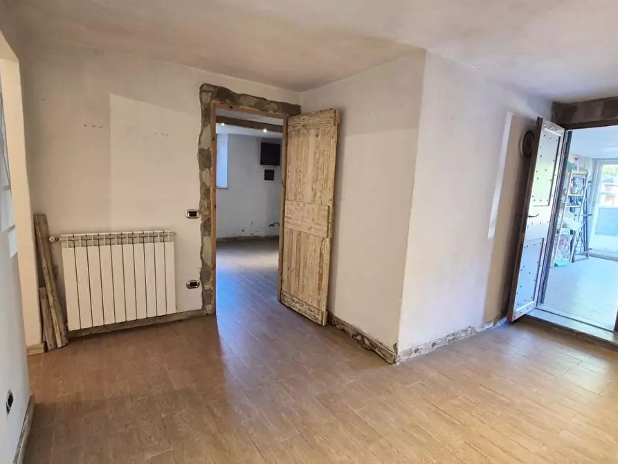 Immagine 30 di Casa colonica in vendita  a Camaiore