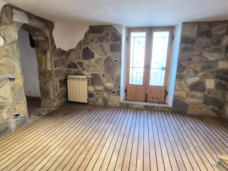 Immagine 45 di Casa colonica in vendita  a Camaiore