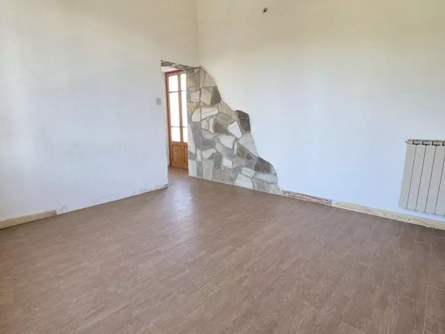 Immagine 95 di Casa colonica in vendita  a Camaiore