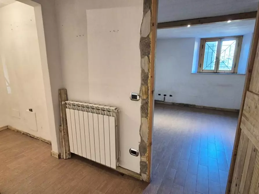 Immagine 32 di Casa colonica in vendita  a Camaiore