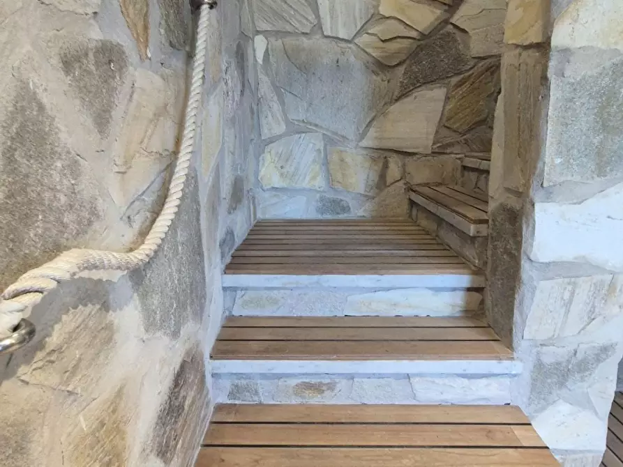 Immagine 73 di Casa colonica in vendita  a Camaiore