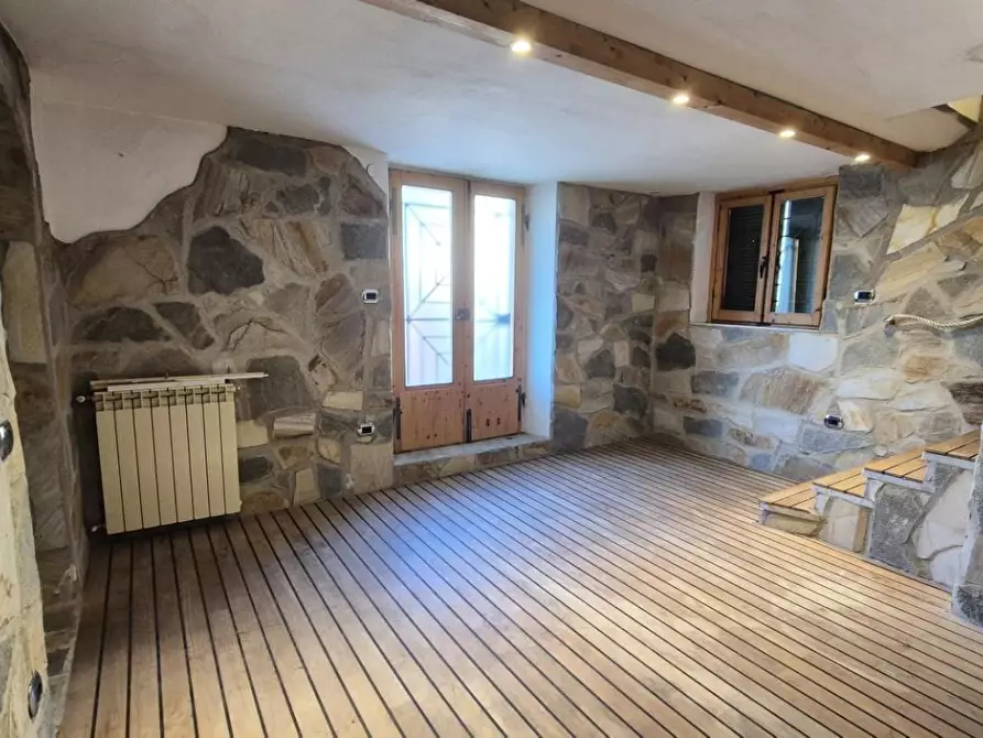 Immagine 43 di Casa colonica in vendita  a Camaiore