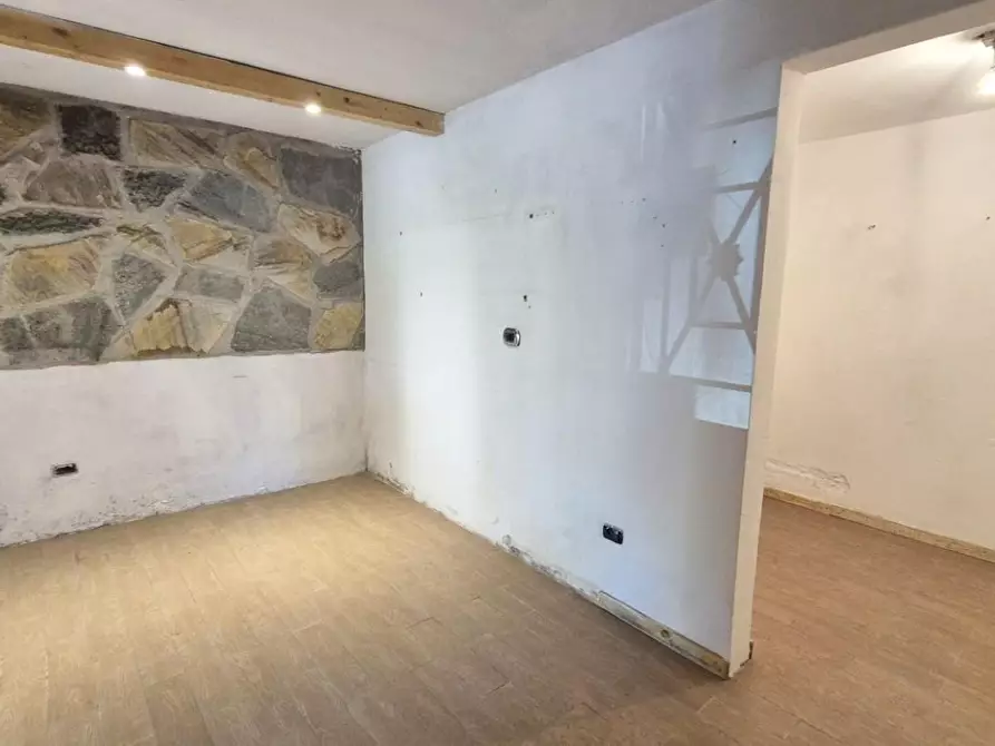 Immagine 23 di Casa colonica in vendita  a Camaiore