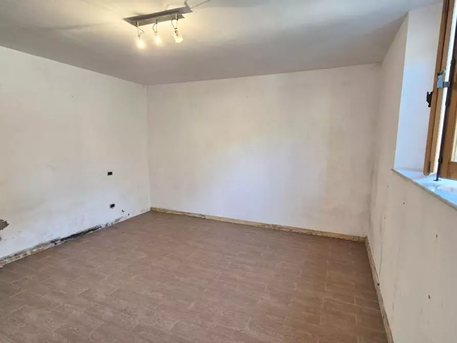 Immagine 54 di Casa colonica in vendita  a Camaiore