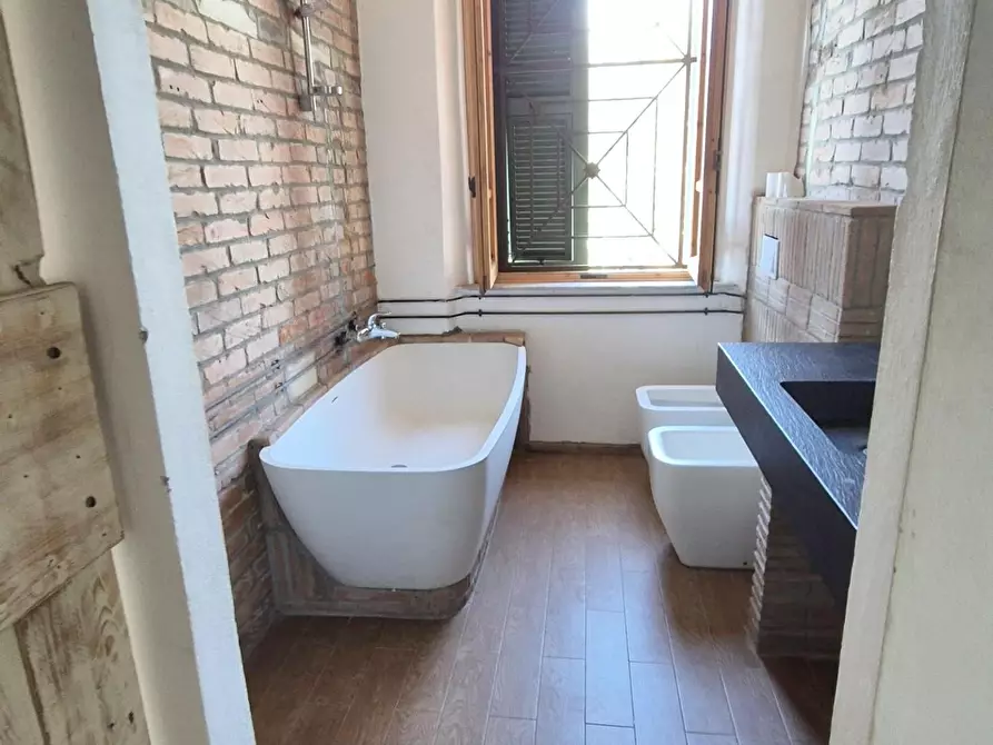 Immagine 120 di Casa colonica in vendita  a Camaiore