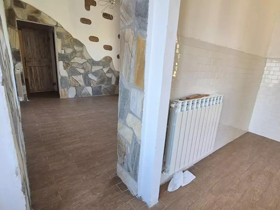 Immagine 90 di Casa colonica in vendita  a Camaiore