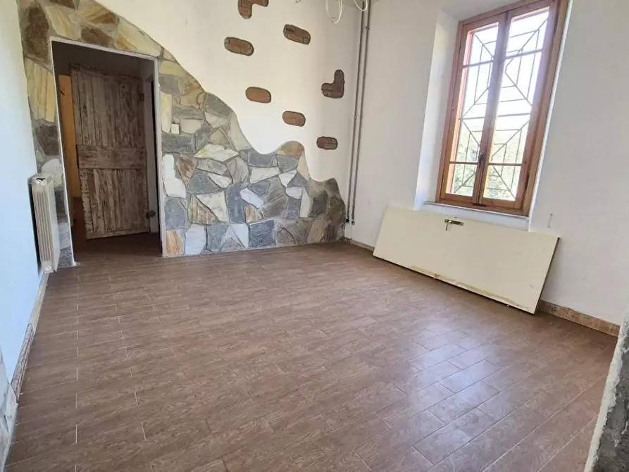 Immagine 91 di Casa colonica in vendita  a Camaiore