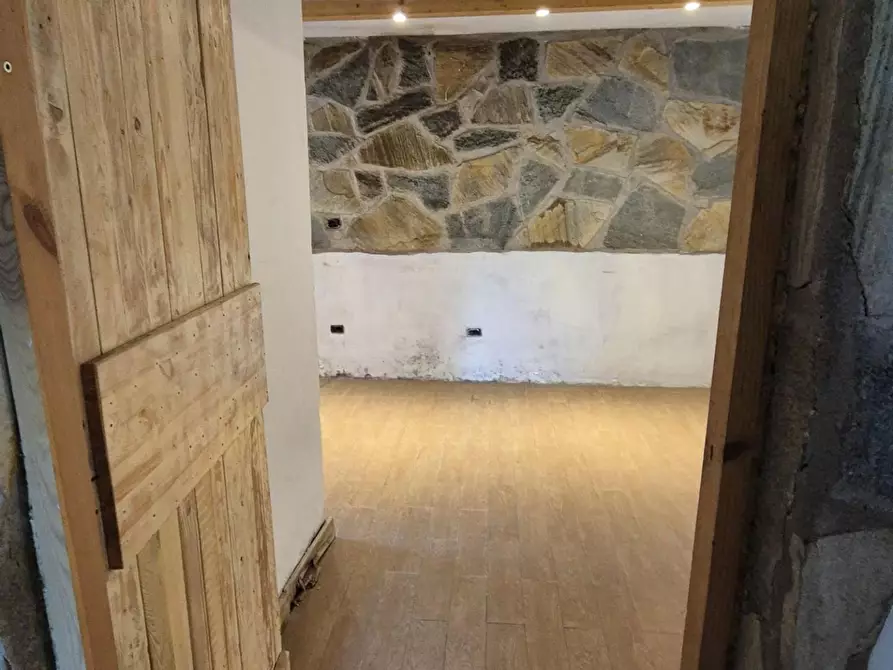 Immagine 33 di Casa colonica in vendita  a Camaiore