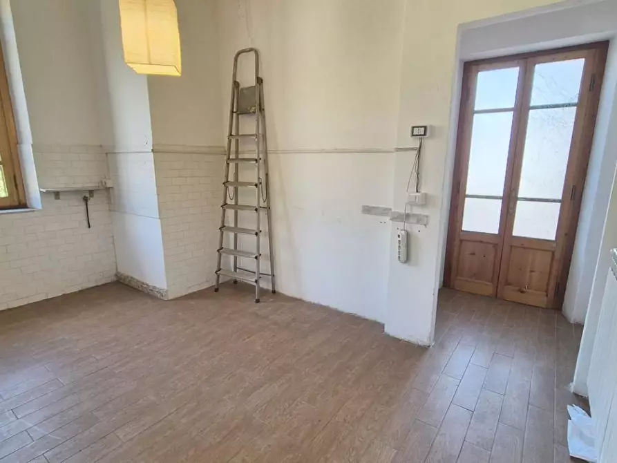 Immagine 80 di Casa colonica in vendita  a Camaiore