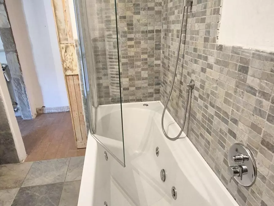 Immagine 61 di Casa colonica in vendita  a Camaiore