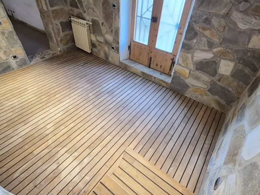 Immagine 136 di Casa colonica in vendita  a Camaiore