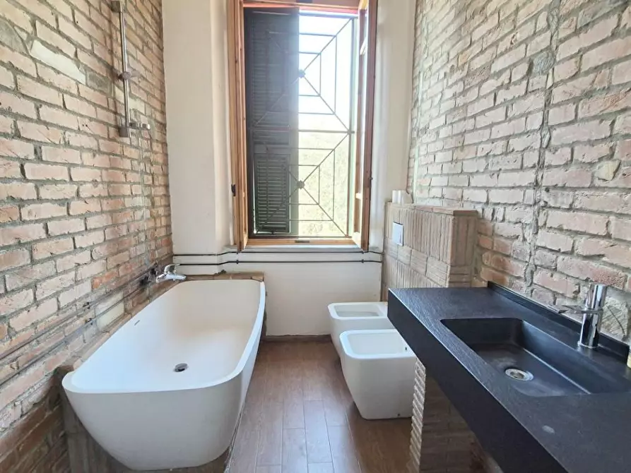 Immagine 123 di Casa colonica in vendita  a Camaiore