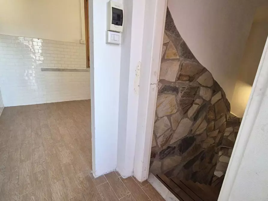 Immagine 76 di Casa colonica in vendita  a Camaiore