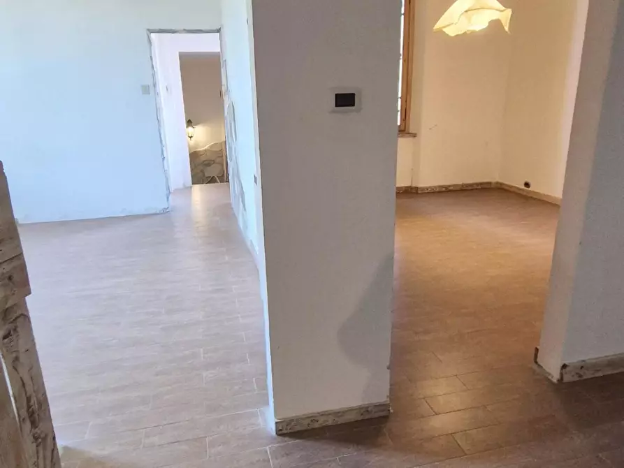 Immagine 127 di Casa colonica in vendita  a Camaiore