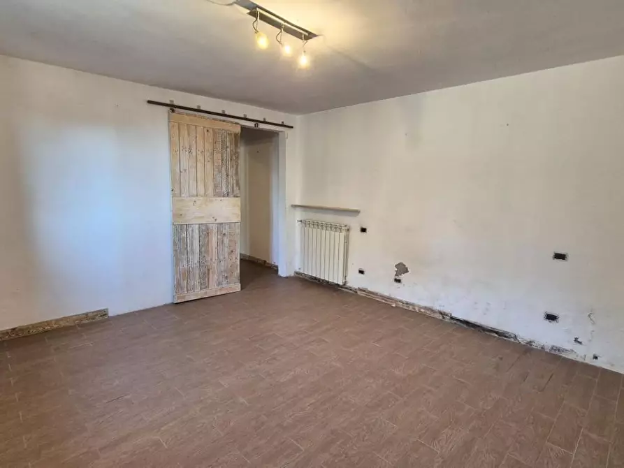 Immagine 57 di Casa colonica in vendita  a Camaiore