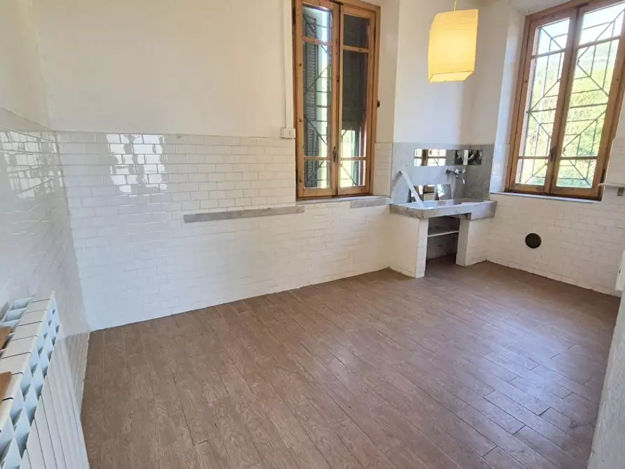 Immagine 77 di Casa colonica in vendita  a Camaiore