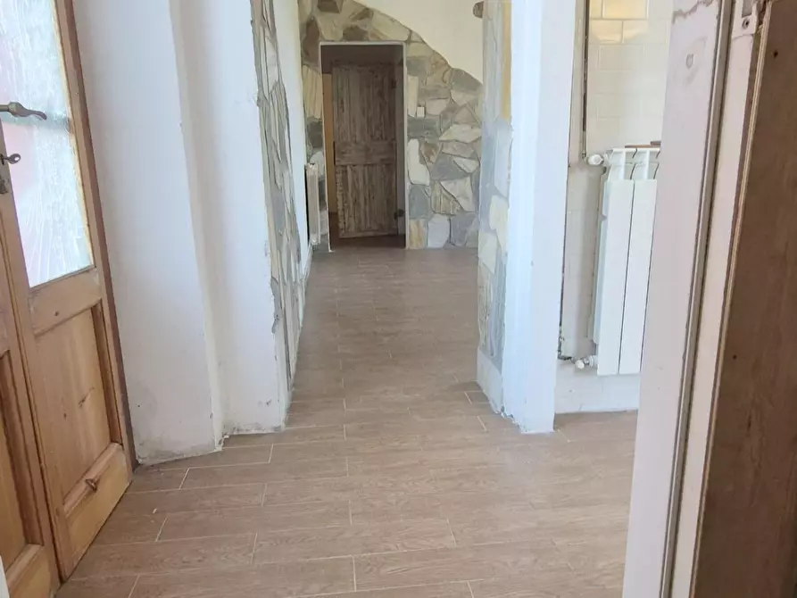 Immagine 75 di Casa colonica in vendita  a Camaiore