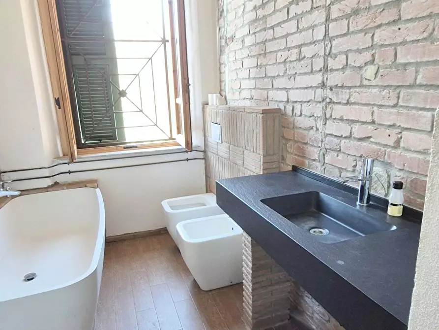 Immagine 121 di Casa colonica in vendita  a Camaiore