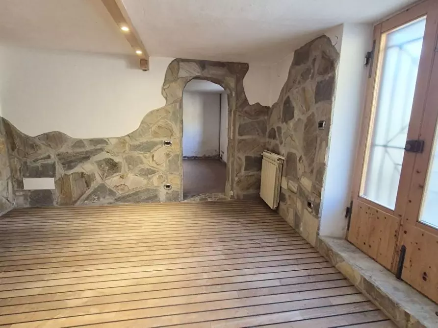 Immagine 46 di Casa colonica in vendita  a Camaiore