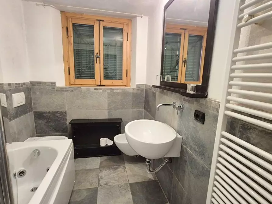 Immagine 71 di Casa colonica in vendita  a Camaiore