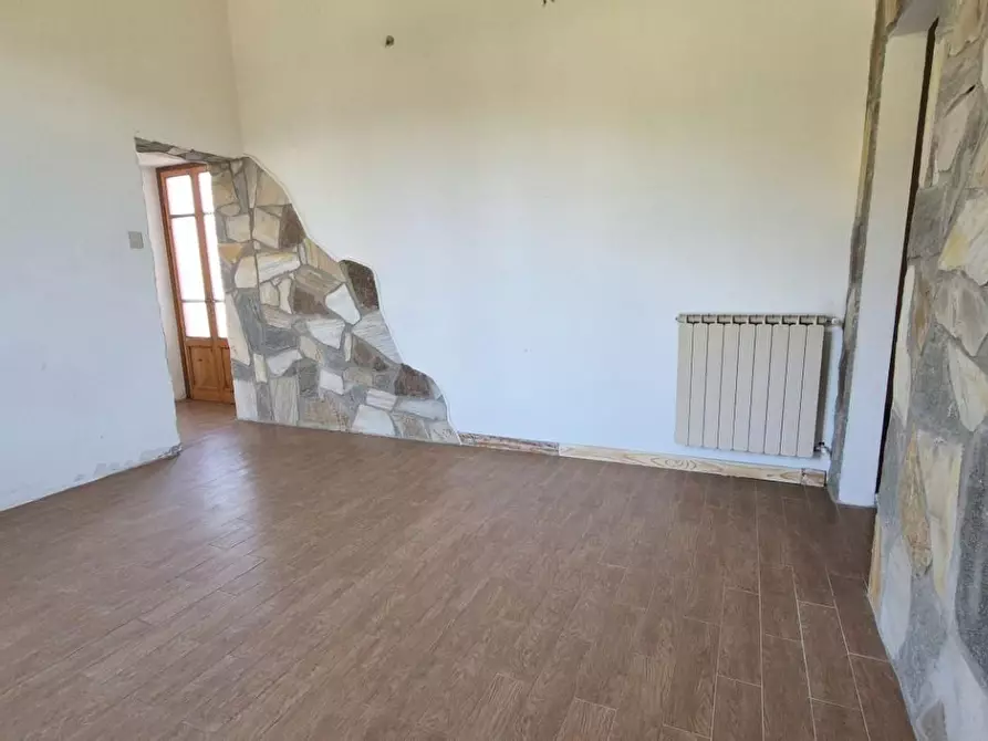 Immagine 96 di Casa colonica in vendita  a Camaiore