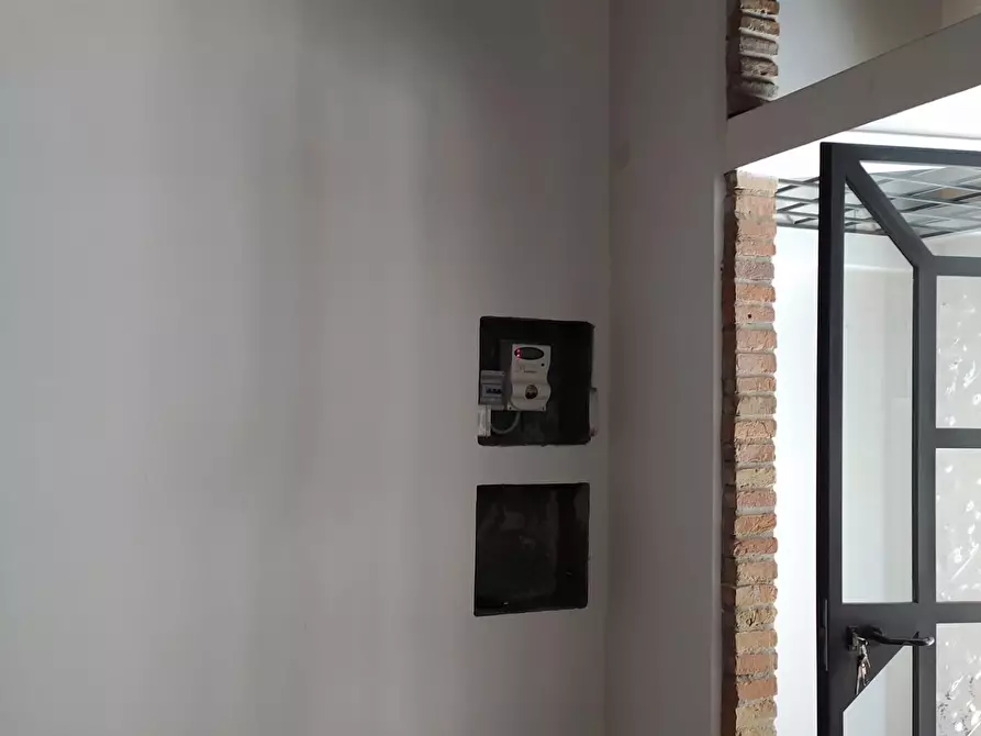 Immagine 22 di Locale commerciale in vendita  a Cascina