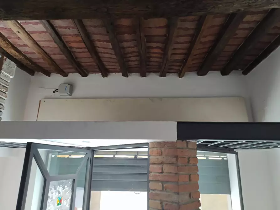 Immagine 23 di Locale commerciale in vendita  a Cascina