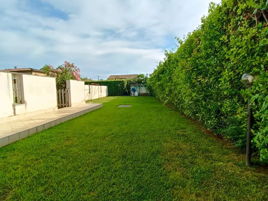 Immagine 27 di Casa bifamiliare in vendita  a Montignoso