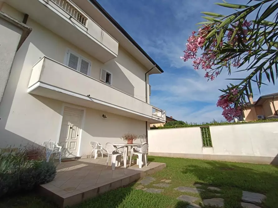 Immagine 18 di Casa bifamiliare in vendita  a Montignoso